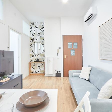 Spacious Flat Close To Fondazione Prada & Metro Milan Exterior photo