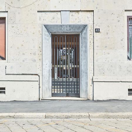 Spacious Flat Close To Fondazione Prada & Metro Milan Exterior photo