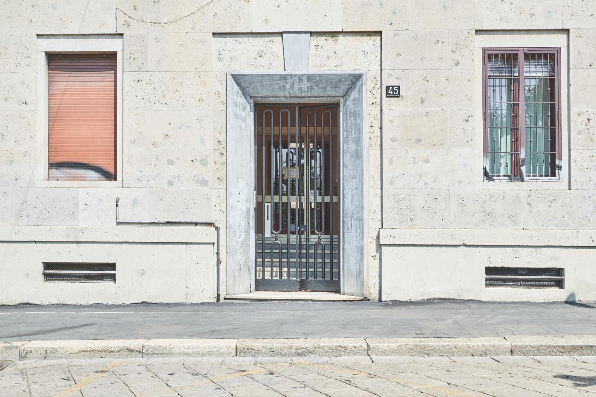 Spacious Flat Close To Fondazione Prada & Metro Milan Exterior photo